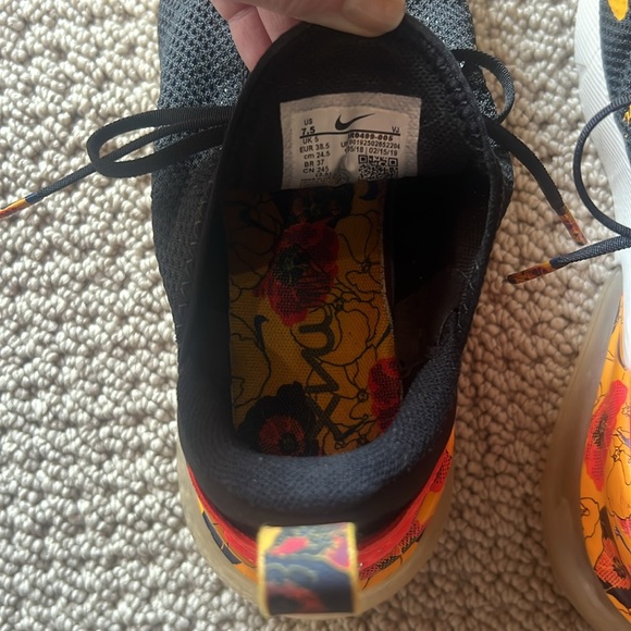 Limited edition Nike Air Max 27C in black, orange, yellow - Picture 4 of 6